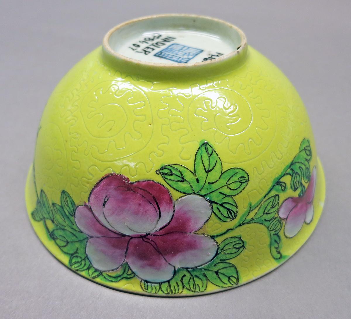 2014.0016.261 Bowl underside angle