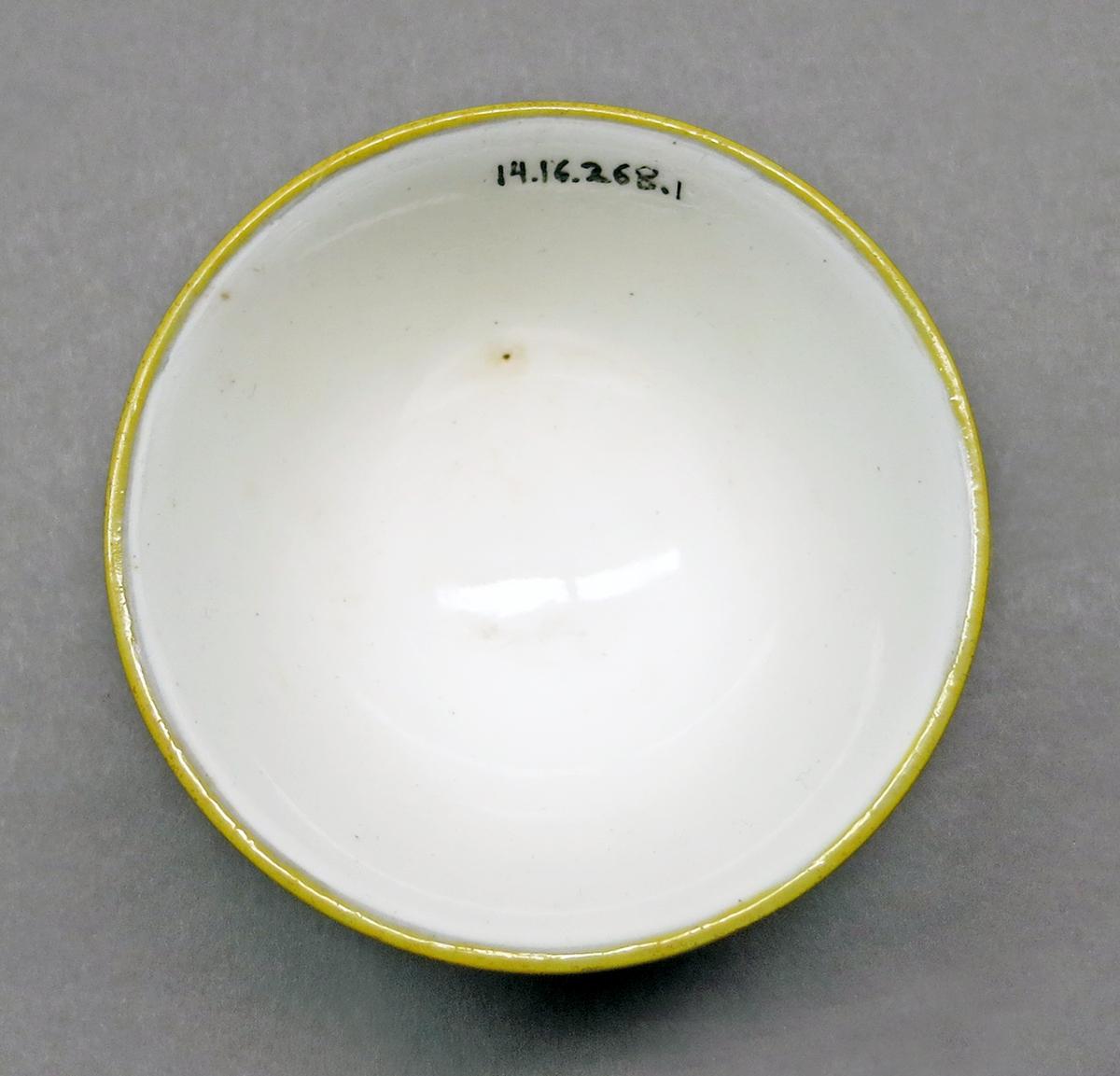2014.0016.268.001 Bowl inside
