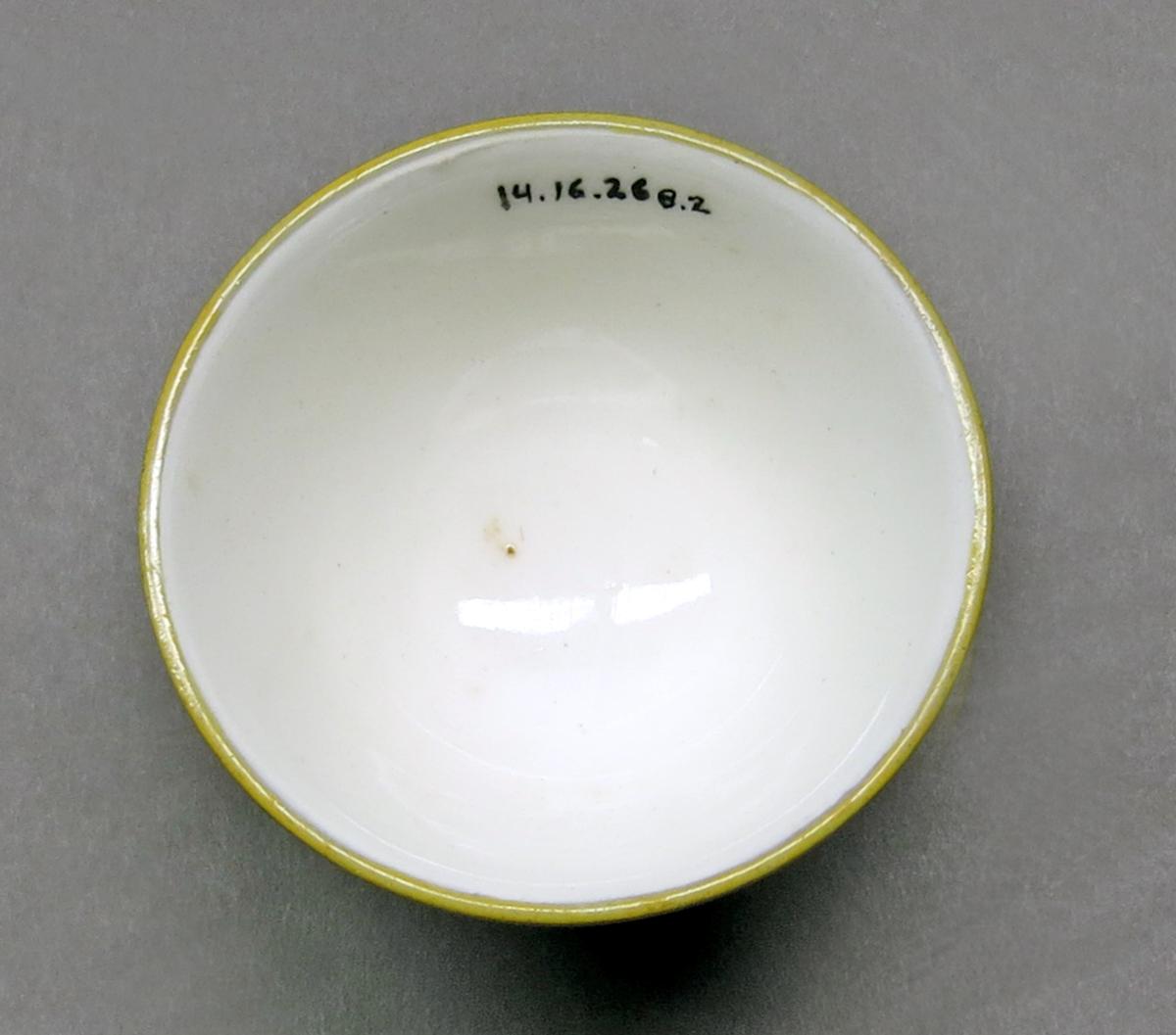 2014.0016.268.002 Bowl inside