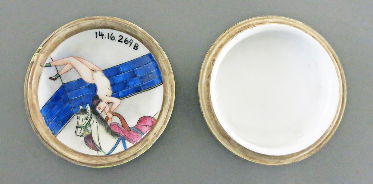 2014.0016.269 A, B Box and lid inside