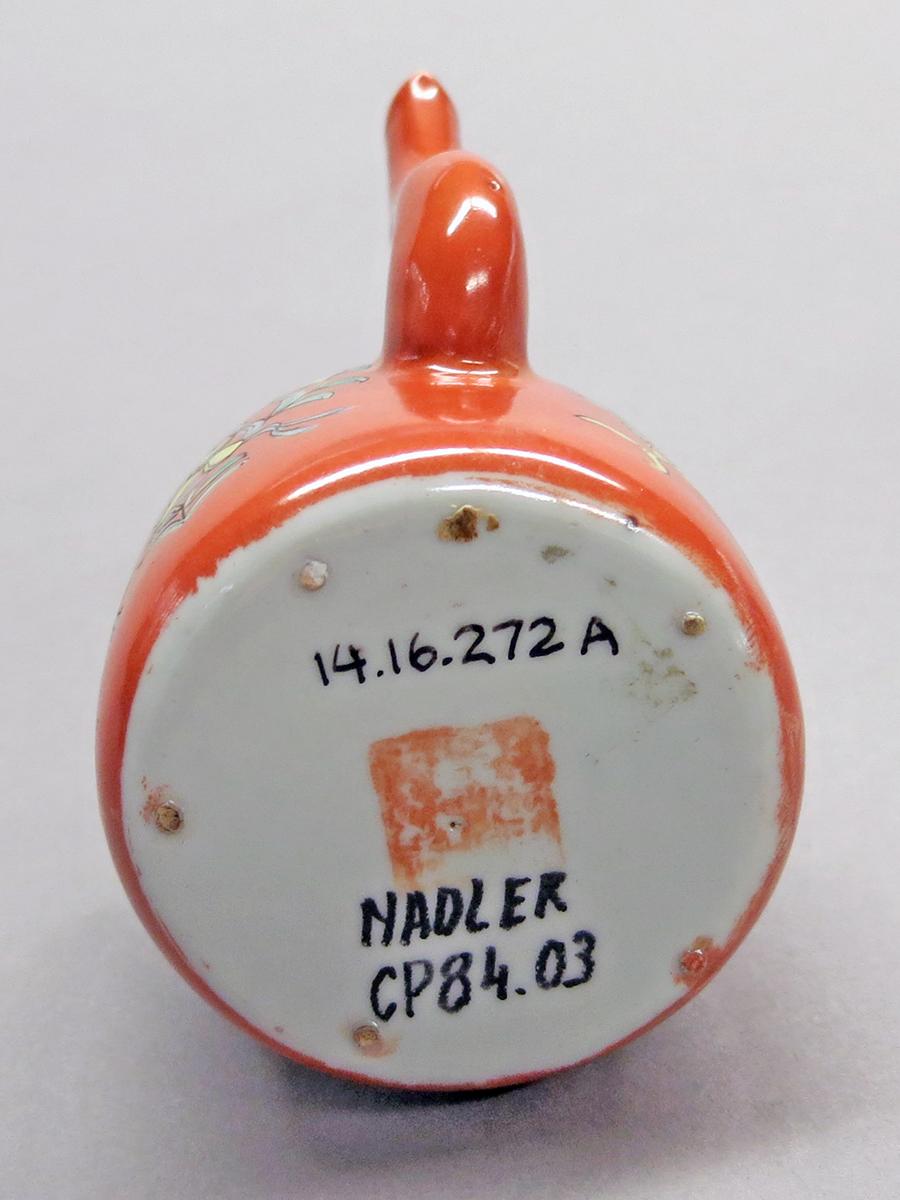 2014.0016.272 A Jug, underside