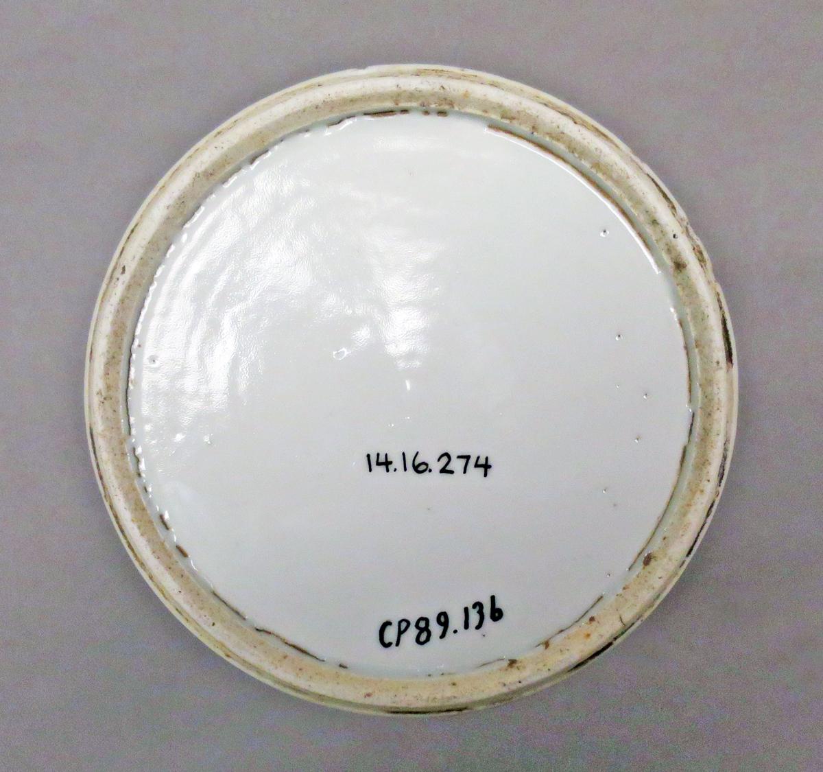2014.0016.274 Jar underside