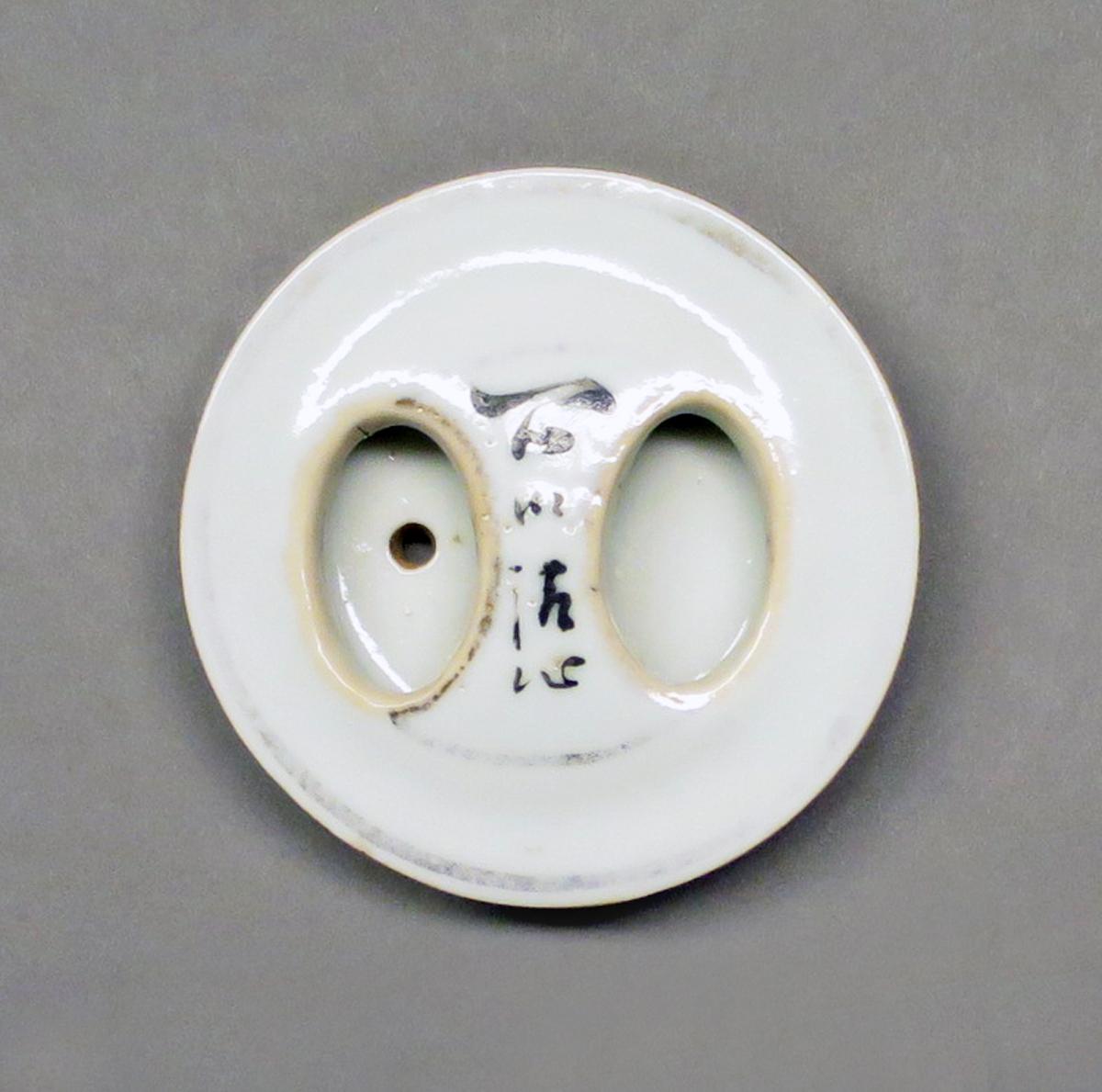 2014.0016.275 B Teapot lid, upper surface
