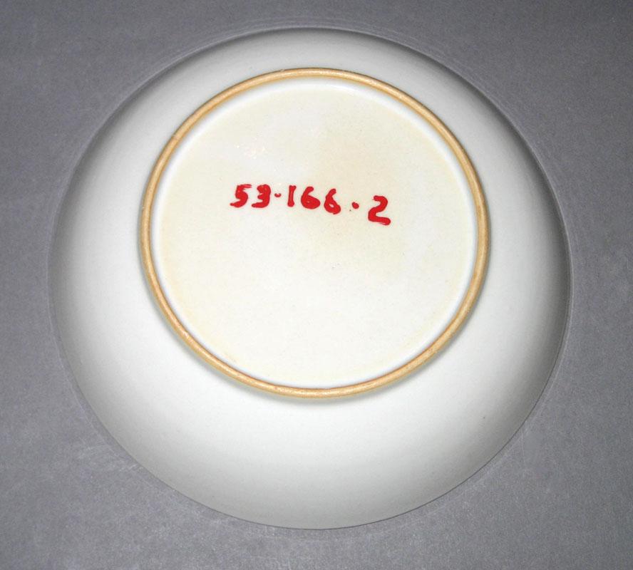 1953.0166.002 Saucer underside