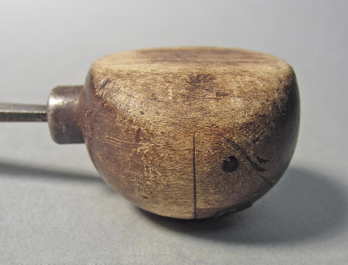 1986.0050.128, File, handle