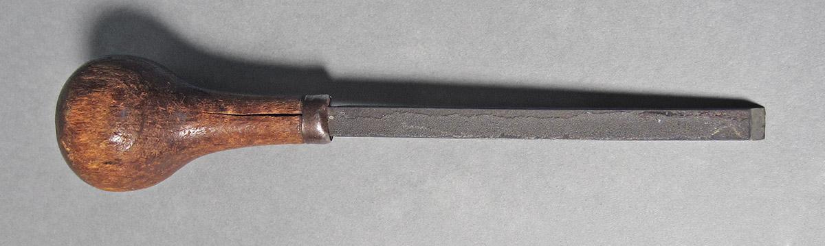 1986.0050.131, Graver, side 1