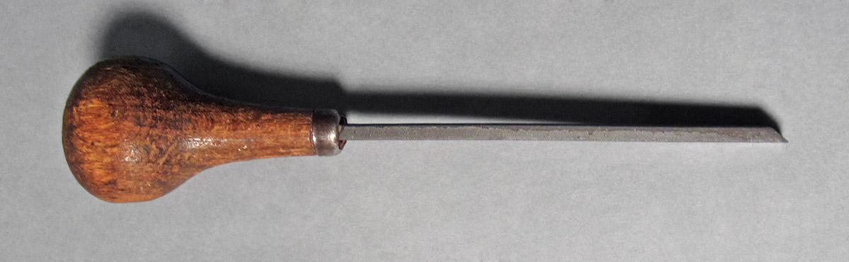1986.0050.131, Graver, side 2