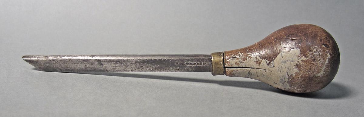 1986.0050.133, Graver, side 1