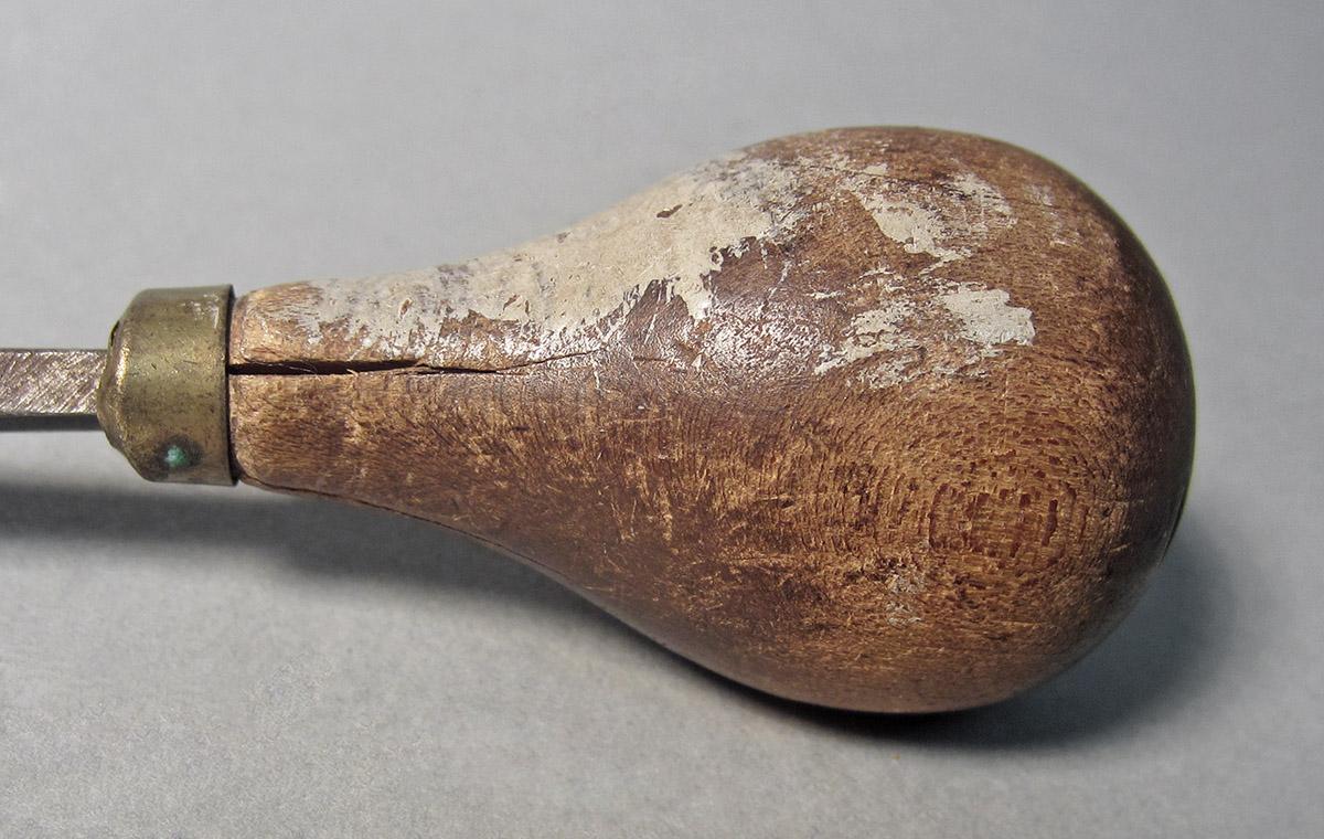 1986.0050.133, Graver, handle