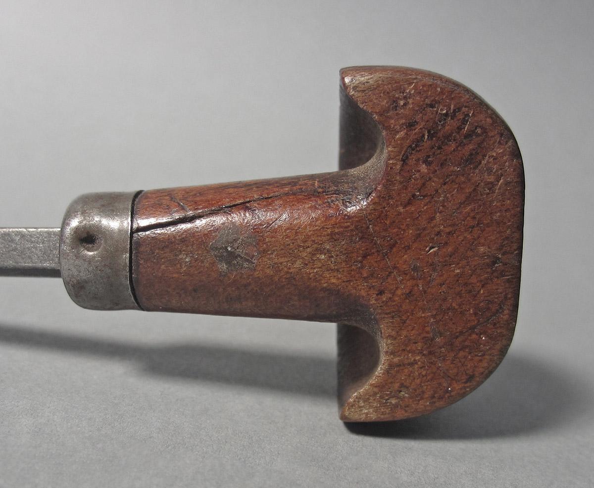 1986.0050.135, Graver, handle