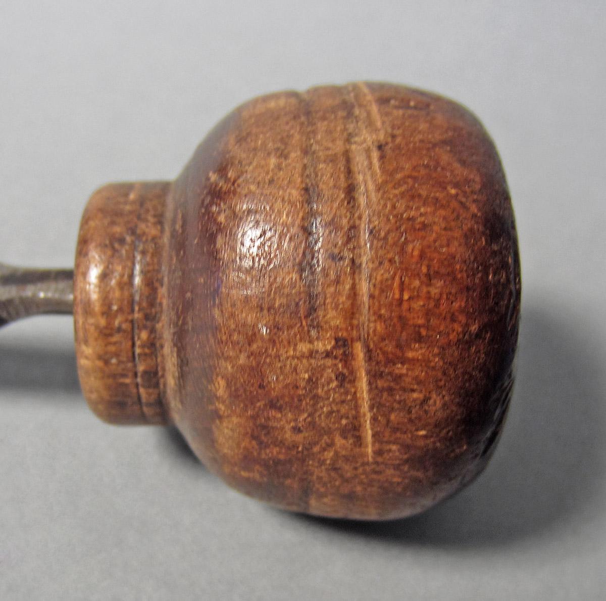 1986.0050.136, Graver, handle
