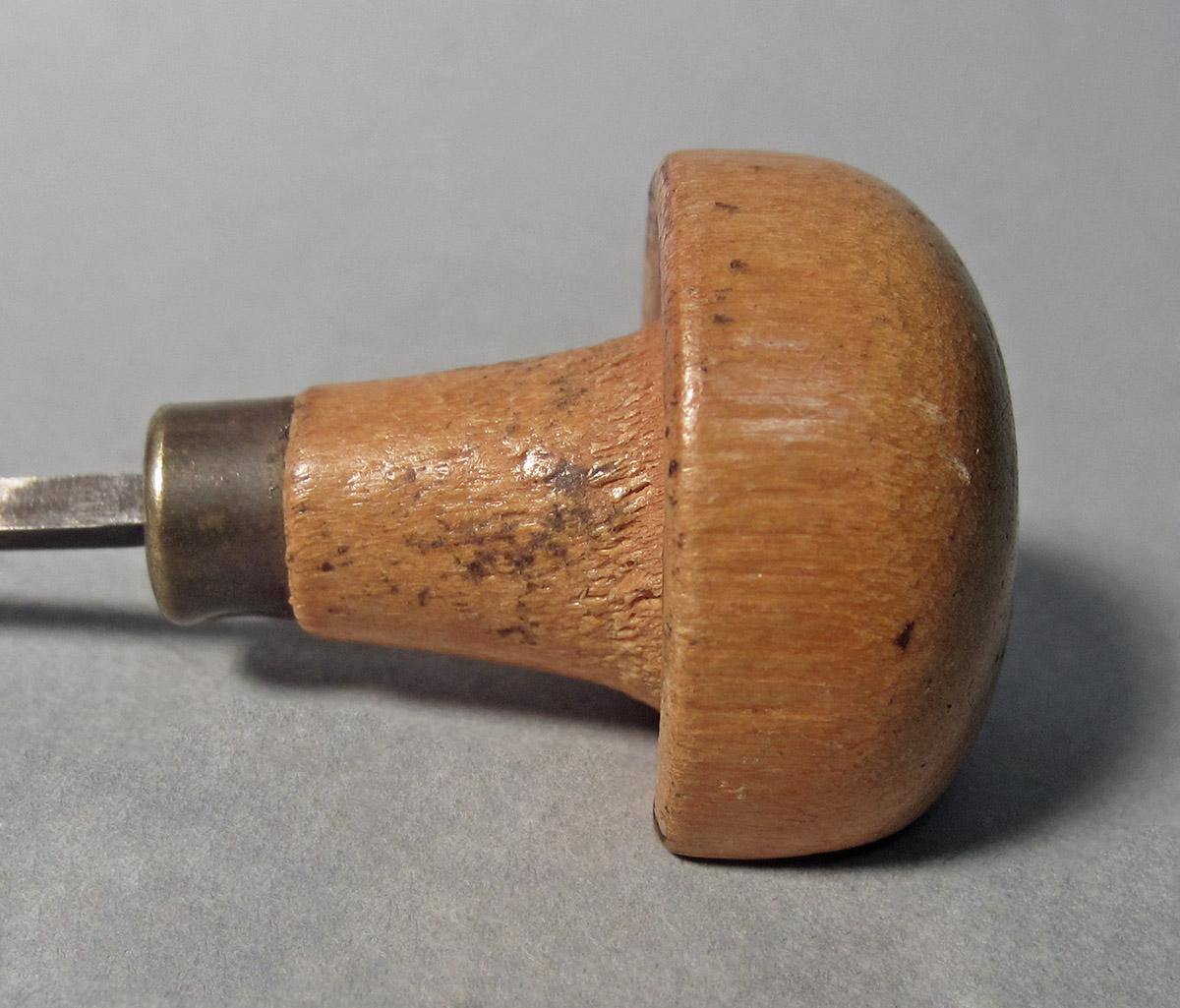 1986.0050.138, Graver, handle