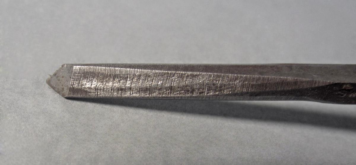 1986.0050.140, Graver, tip