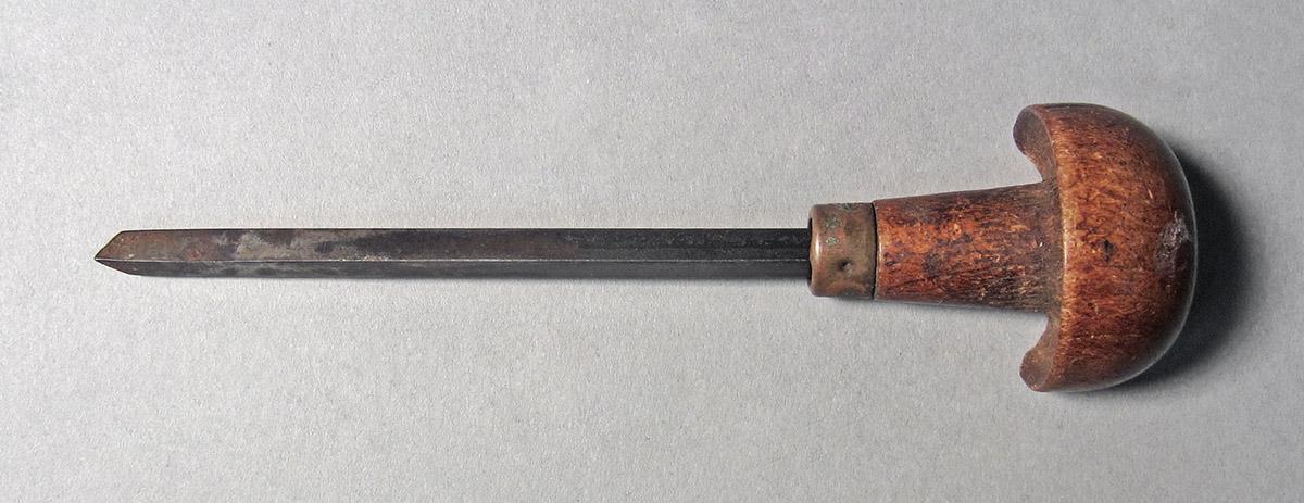 1986.0050.168, Graver, side 1
