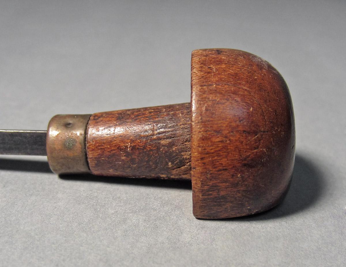 1986.0050.168, Graver, handle side 1