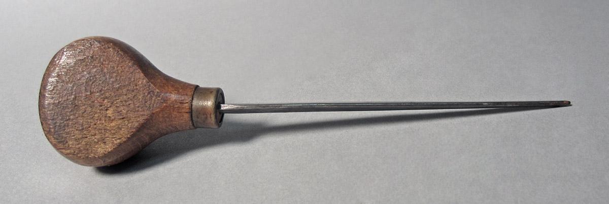 1986.0050.142, Graver, side 2