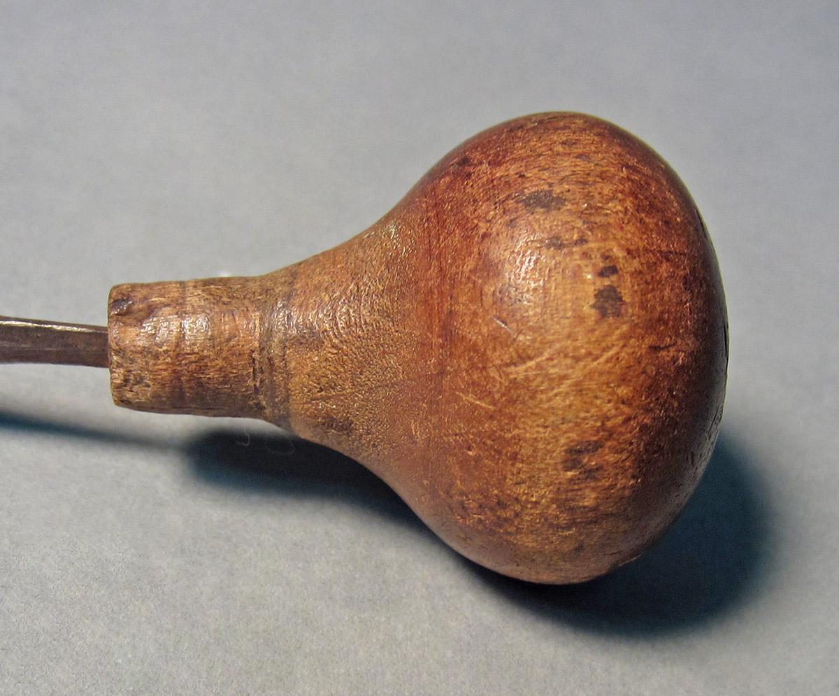 1986.0050.143, Graver, handle
