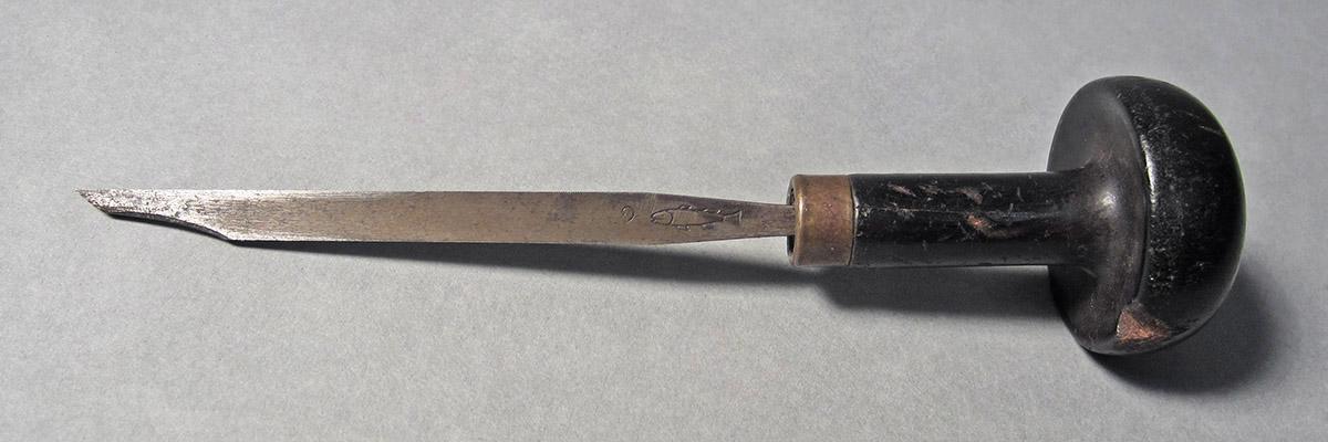 1986.0050.145, Graver, side 1