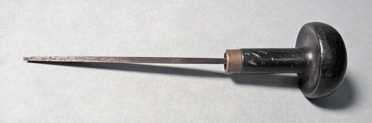 1986.0050.145, Graver, side 2