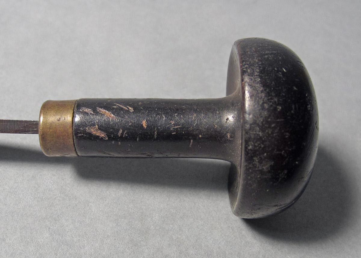 1986.0050.145, Graver, handle side 1