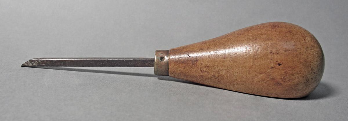 1986.0050.147, Graver, side 1