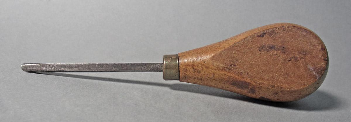 1986.0050.147, Graver, side 2