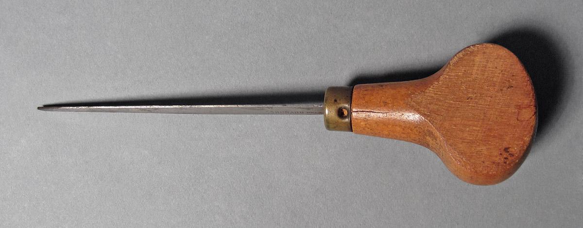 1986.0050.152, Graver, side 2