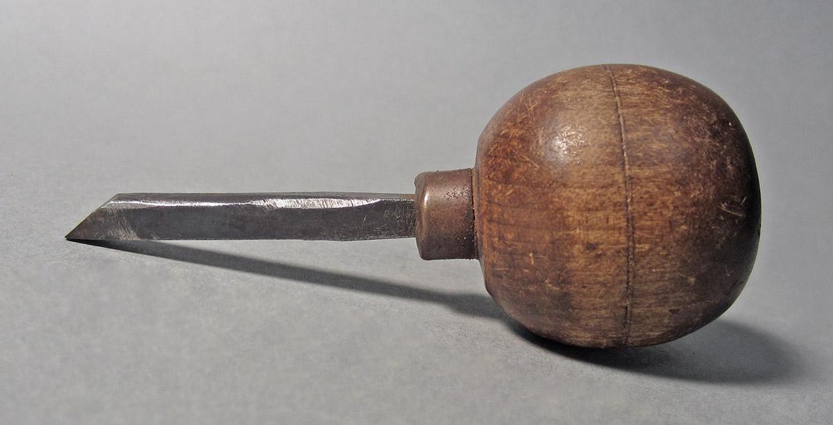1986.0050.153, Graver, side 2
