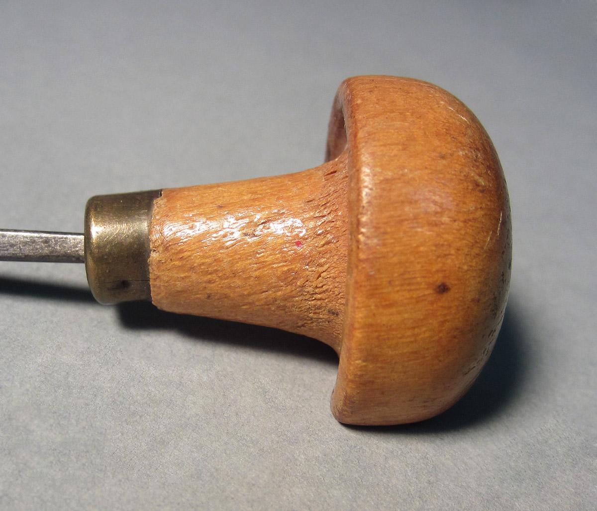 1986.0050.154, Graver, handle side 1