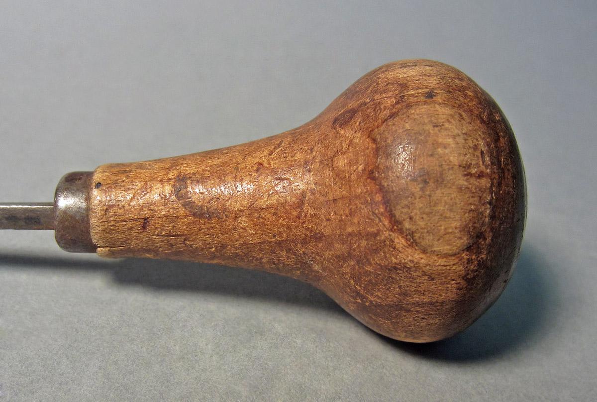 1986.0050.156, Graver, handle