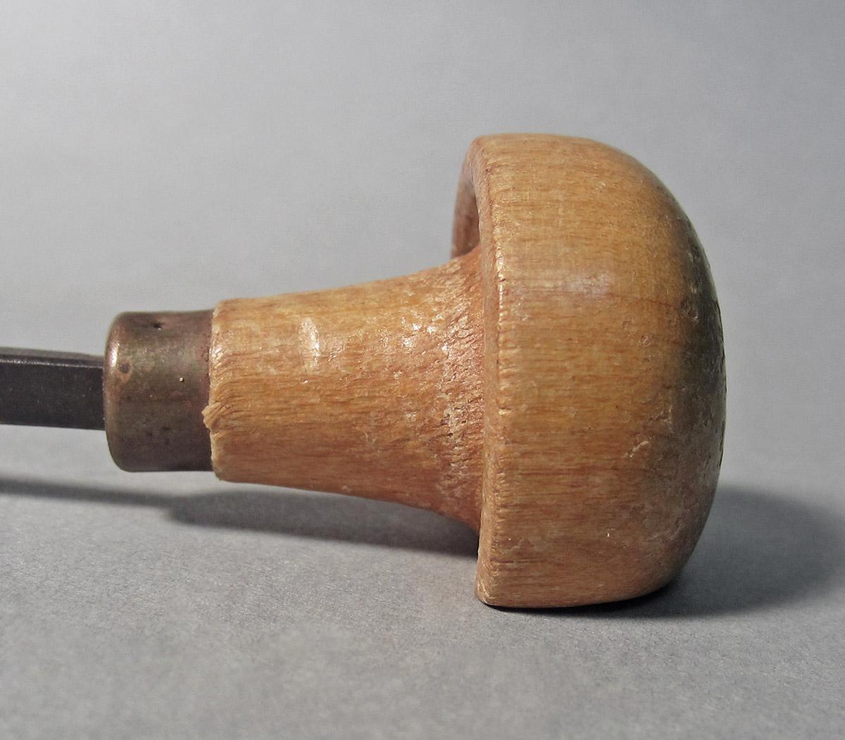 1986.0050.157, Graver, handle