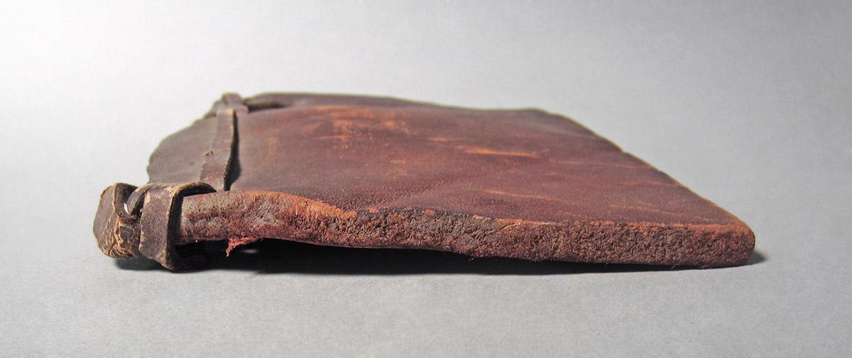 1986.0050.159, Leather pad, end 1