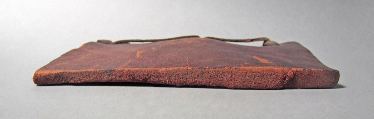1986.0050.159, Leather pad, end 2