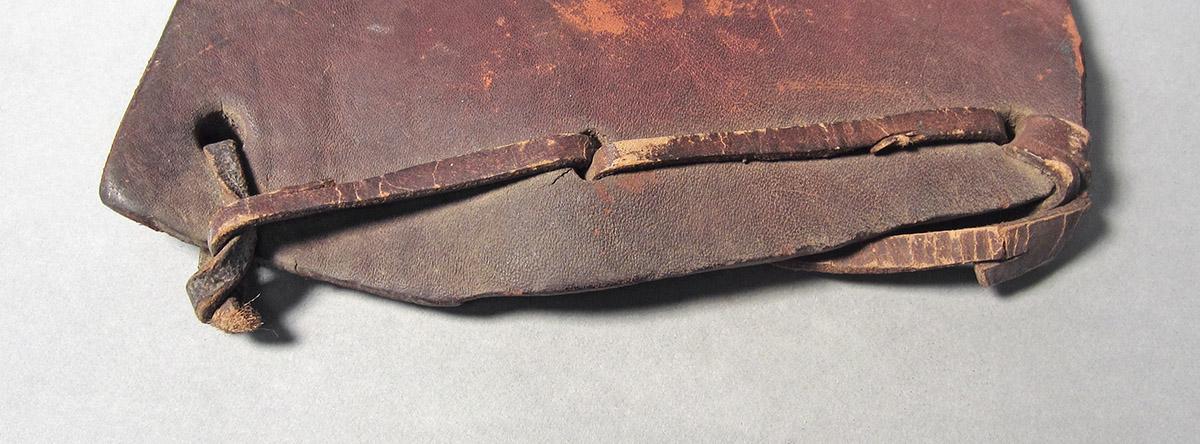 1986.0050.159, Leather pad, laces 1