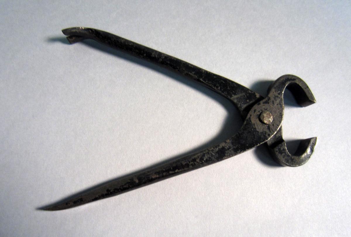 1986.0050.353 Pliers, View 1