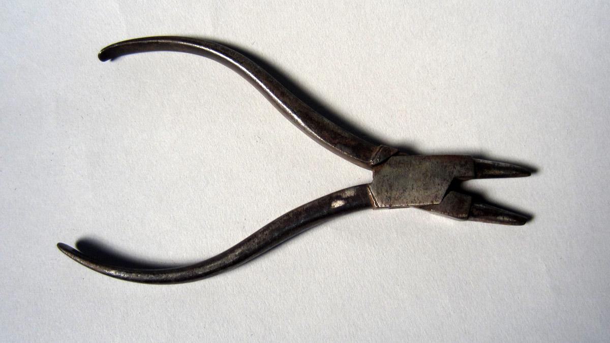 1986.0050.358 Pliers, View 1