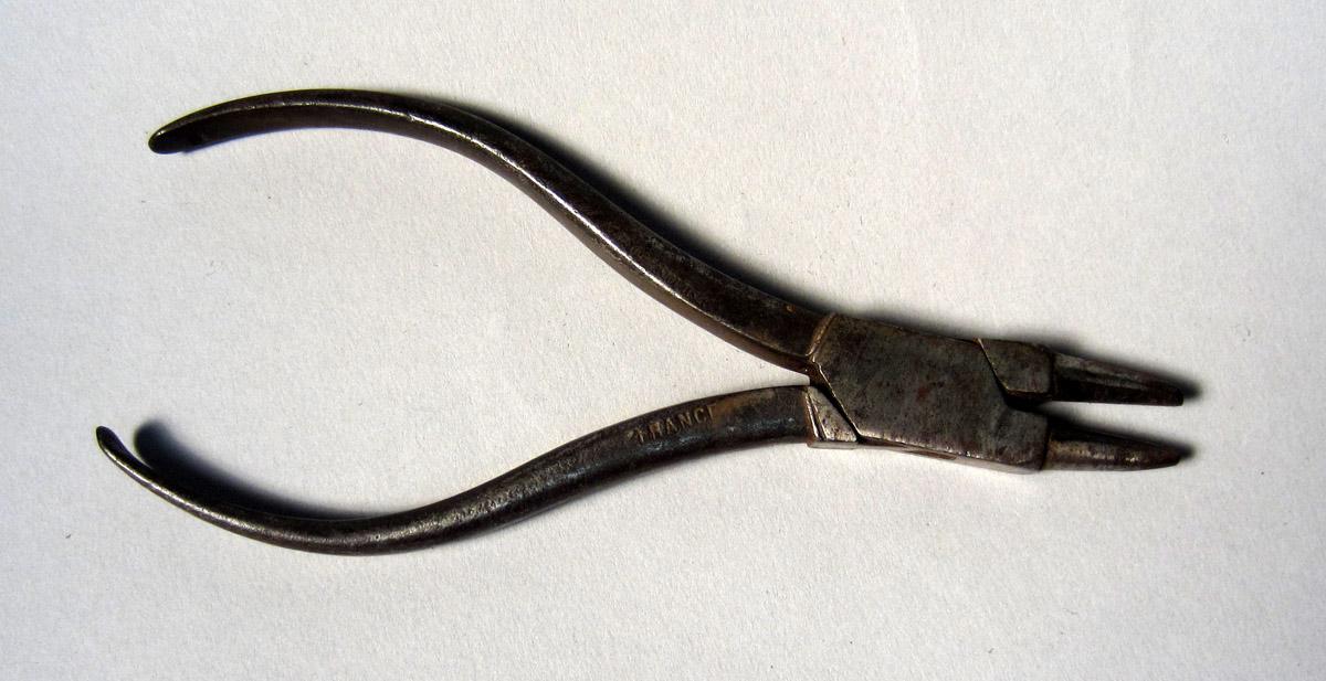 1986.0050.358 Pliers, View 2