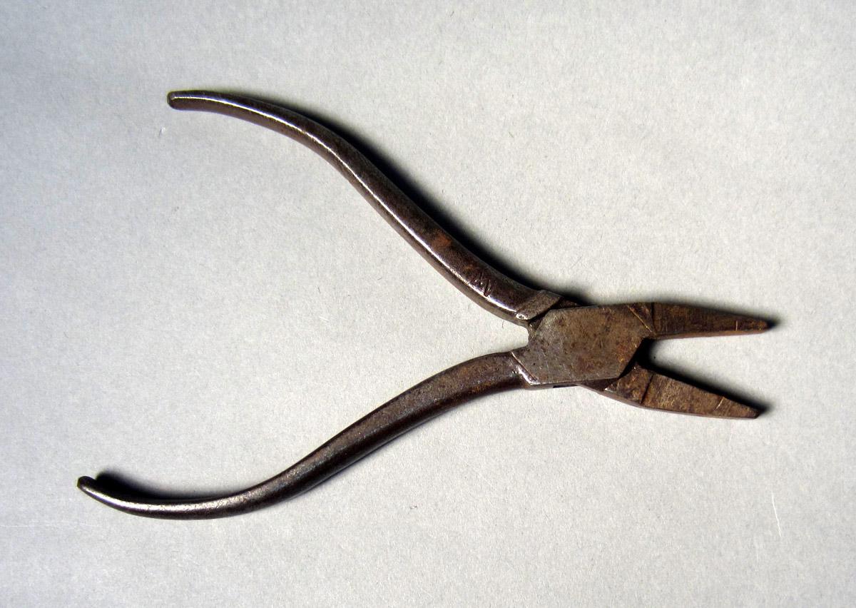 1986.0050.361 Pliers, View 1