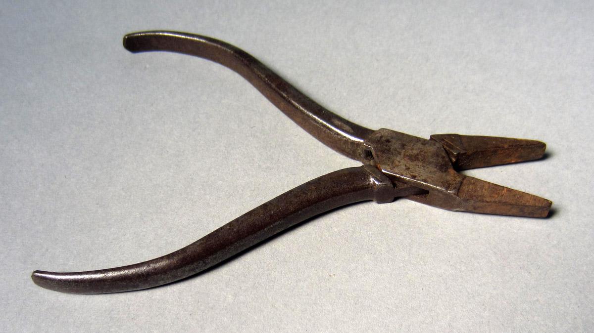 1986.0050.361 Pliers, View 3