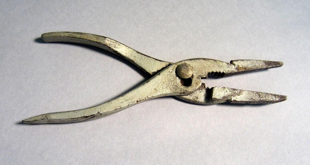 1986.0050.364 Pliers, View 1