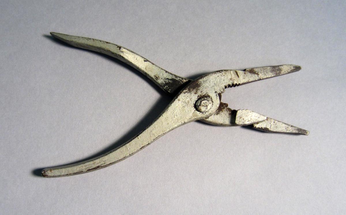 1986.0050.364 Pliers, View 2