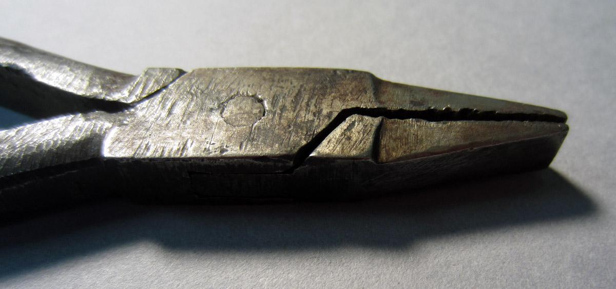 1986-0050-244_Pliers_tip