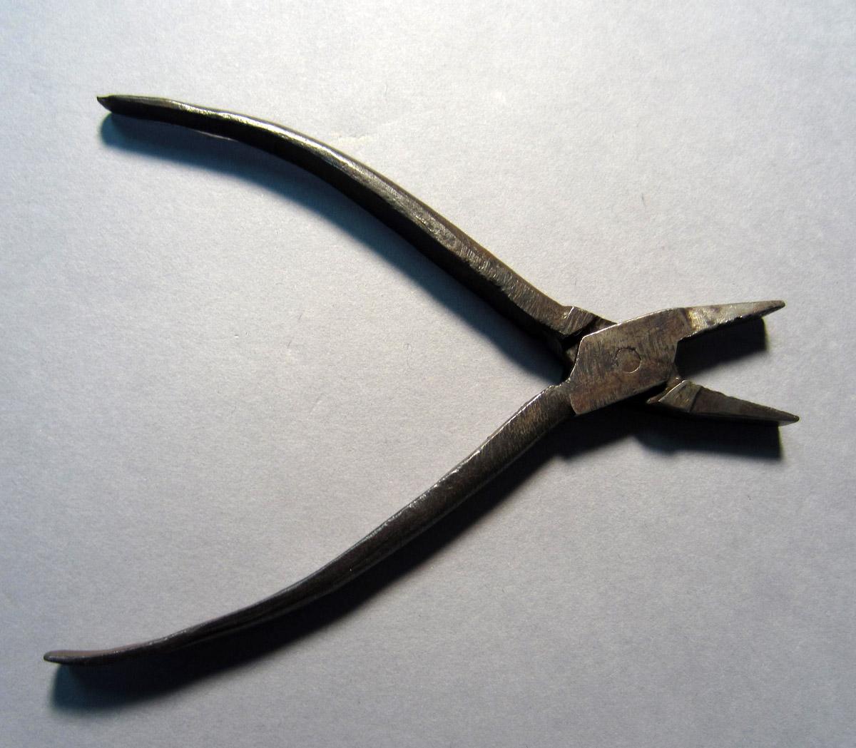 1986.0050.244 Pliers, View 2