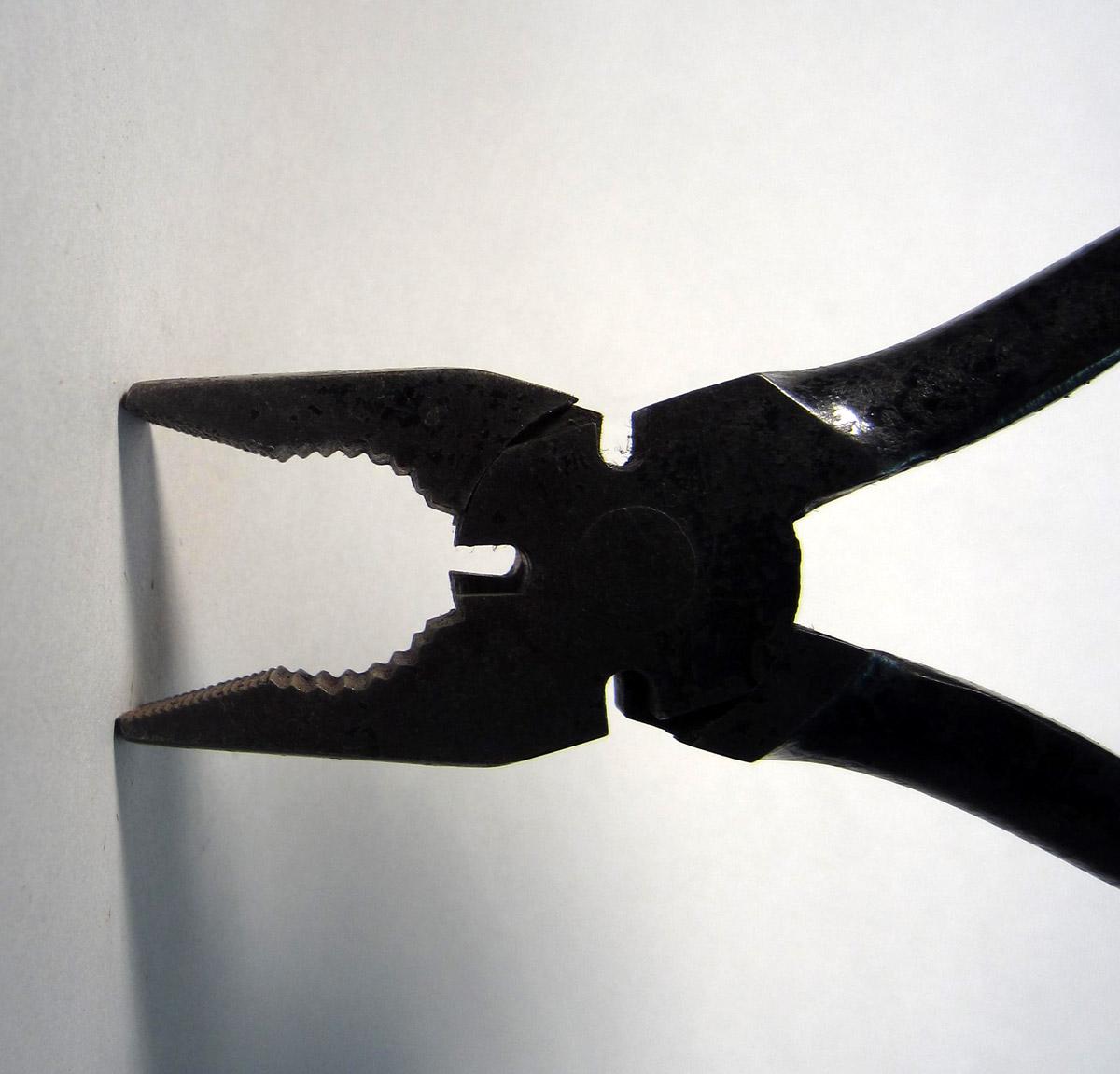 1986.0050.368 Pliers, Tip