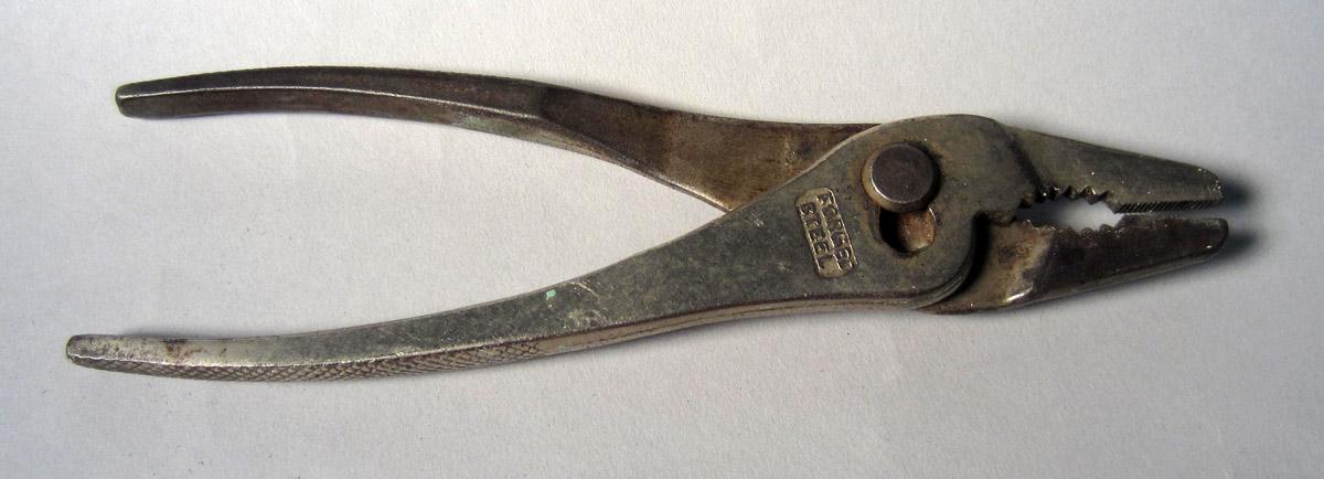 1986.0050.370 Pliers, View 1