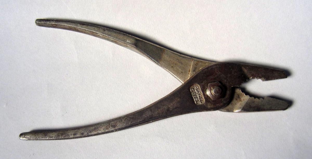 1986.0050.370 Pliers, View 2