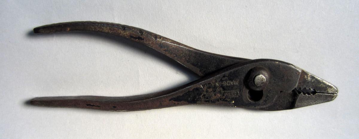 1986.0050.371 Pliers, View 1