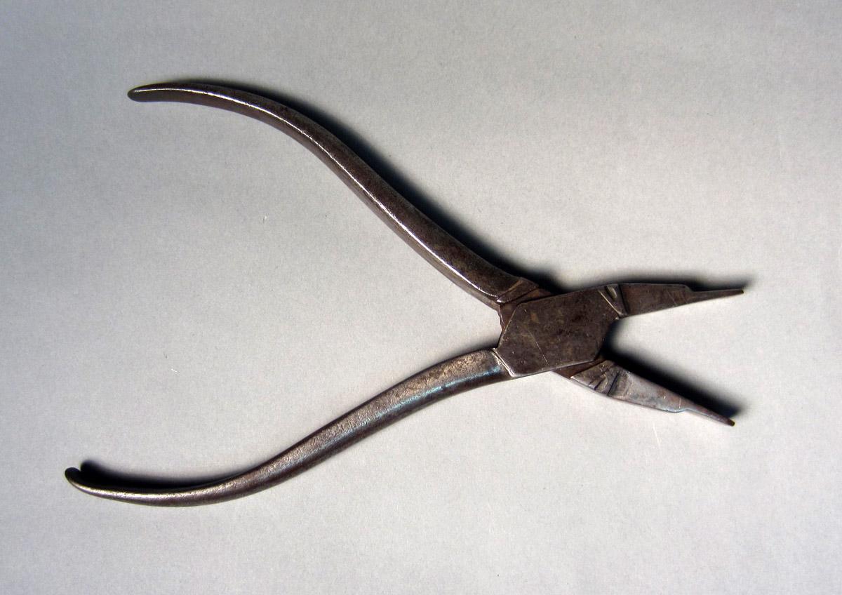 1986.0050.373 Pliers, View 1