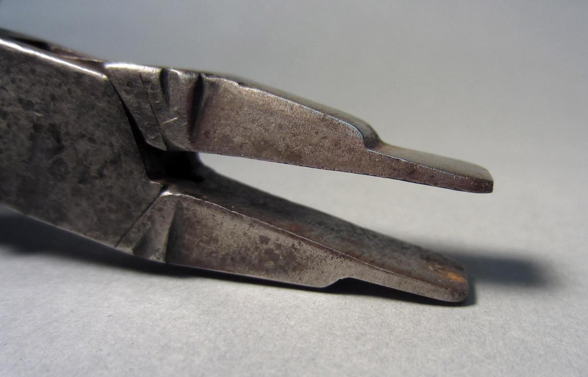 1986.0050.373 Pliers, Tip