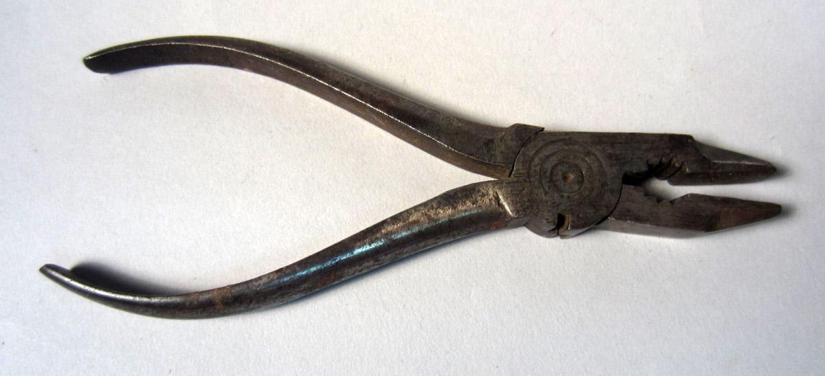 1986.0050.375 Pliers, View 2